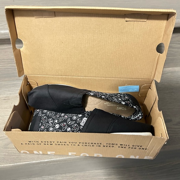 Men’s Gamer Toms - Picture 2 of 4